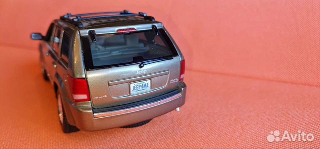 Модель 1:18 Jeep Grand Cherokee