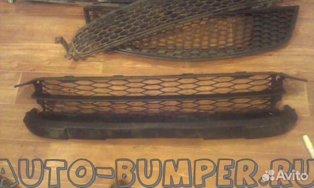 Honda Fit RS 2007- Решетка бампера