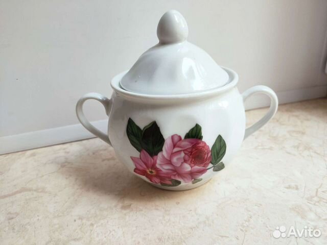 Фарфоровая сахарница с цветами