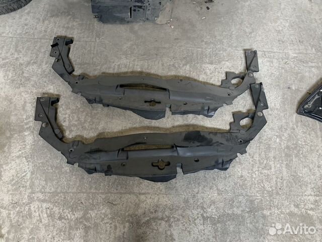 Накладка замка капота Toyota Crown Athlete GRS 182