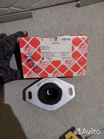 Подушка двигателя