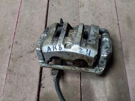 Суппорт передний правый Honda Accord 8 2.4л