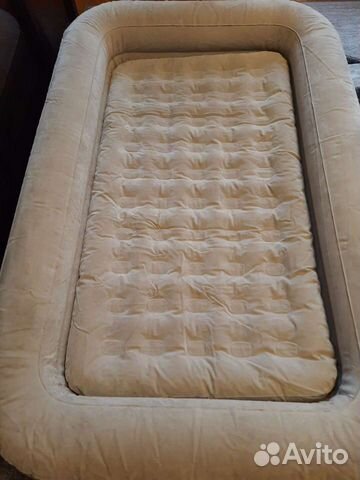 Детская надувная кровать с бортиками intex