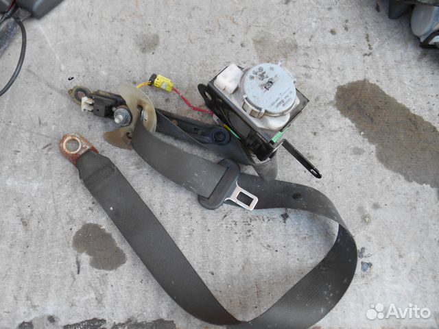 Передний ремень безопасности Toyota Corolla E15