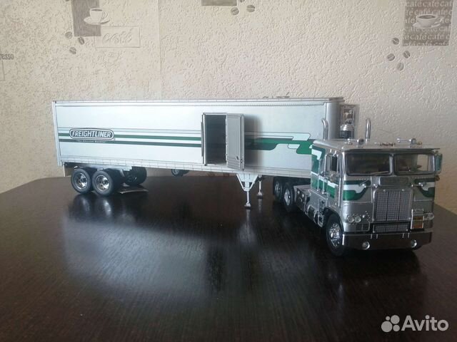 Модель freightliner 1/32