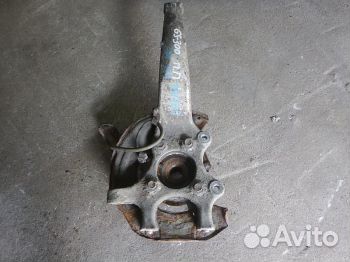 Кулак передний правый