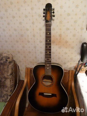 Мастеровую 6 струнную гитару б/у продаю в Москве