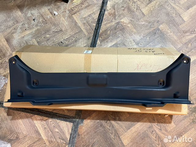 Накладка замка багажника на Камри v70