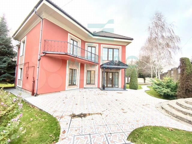 Дом 198,7 м² на участке 8 сот.