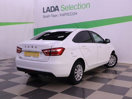 Белая Lada Vesta CNG