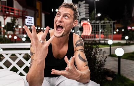 Ведущий и организатор