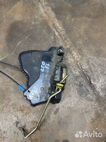 Замок двери на Toyota Avensis 250 передний левый