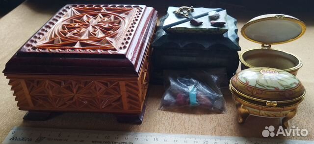 Шкатулки малахитовая и декоративные