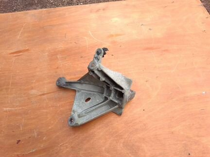 Кронштейн опоры кпп Рено Меган 3 К9К830