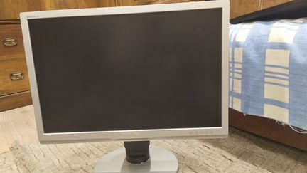 Монитор Philips 24