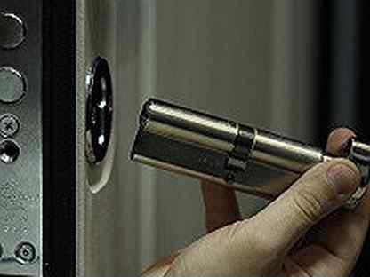 Сервис замков. Вскрыть замок входной двери. Вскрытие металлических дверей. Вскрытие дверного замка. Личинка замка межкомнатной двери.