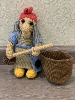 Игрушка вязанная Баба Яга