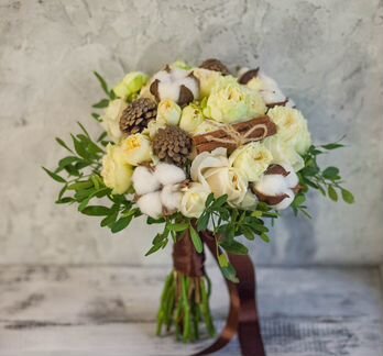 Букет невесты с хлопком, корицей и шишками