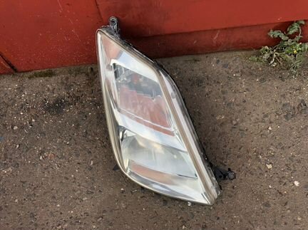 Фара правая Toyota Prius NHW20 (2003-2011)