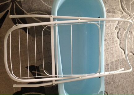 Детская ванночка с подставкой для купания малыша