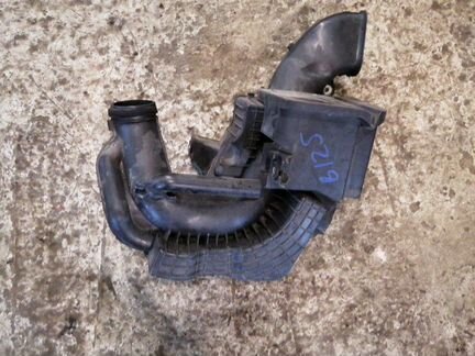 Резонатор воздушного фильтра Mazda 3 BK LF 2007