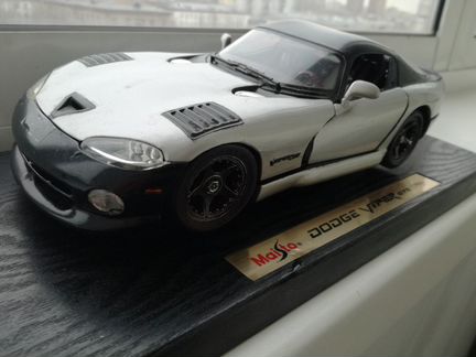 Dodge viper gts 1:18 Maisto