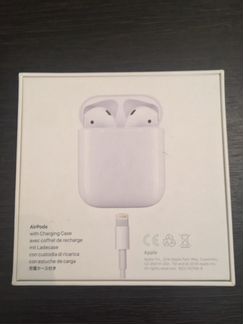 Правый наушник и кейс AirPods 2