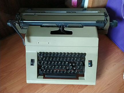 Пишущая машинка Robotron