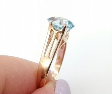 Золотое Кольцо с Природным Голубым Топазом