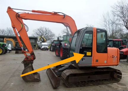Стекло дверное нижнее левое на Hitachi Zx 70/75