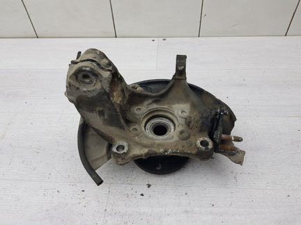 Кулак передний правый Vw Passat B6 BKP 2006