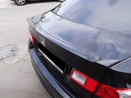 Лип-спойлер на крышку багажника Honda Accord 8