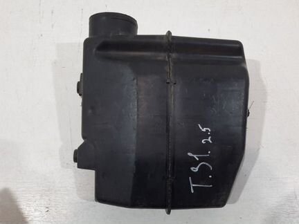 Резонатор воздушного фильтра передний Nissan