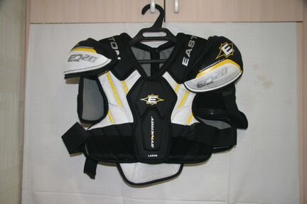 Продаю хоккейный нагрудник