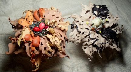 Украшение-брошь. кожа