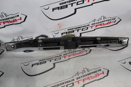 Накладка задней двери nissan serena C25 CC25 CNC25