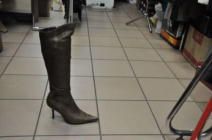 Продаю новые женские сапоги