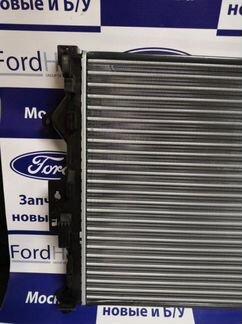 Радиатор охлаждения двигателя Ford Focus 3 2.0