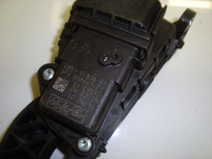 Педаль газа Ford Focus 2 hxda 2005