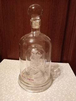 Коллекционная бутылка графин с корабликом