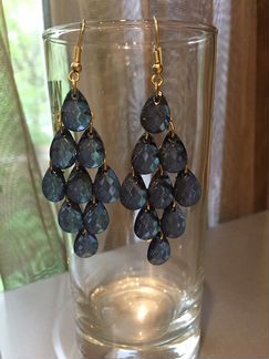 Серьги, брошь, бусы, кулоны, бижутерия