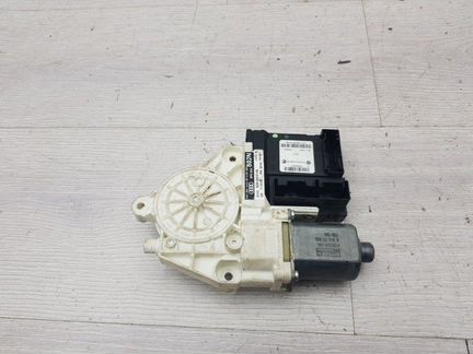 Моторчик стеклоподъемника передний правый Audi A3