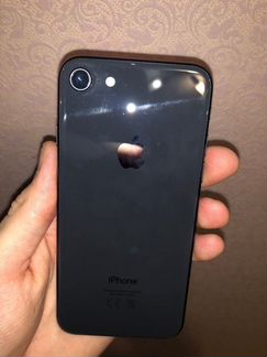 Телефон iPhone 8
