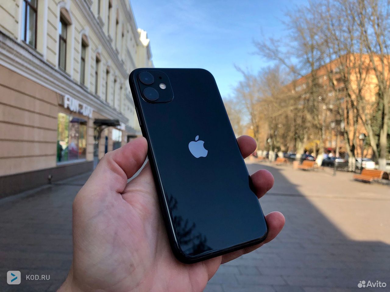 Продам iPhone 11-64 гб, черный