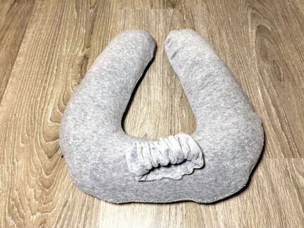 Подушечка для кормления с держателем для бутылочки