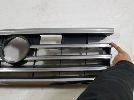 Решетка радиатора Volkswagen Touareg 3