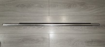 Накладка стекла переднего левого VW Tiguan 2007