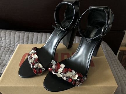 Босоножки Uterqe