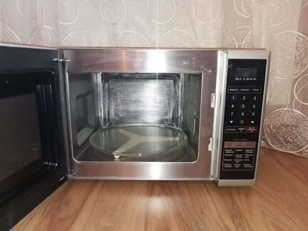 Рабочая микроволновая печь Sharp