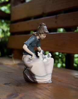 Nao by Lladro статуэтка девочка с щенками, Испания
